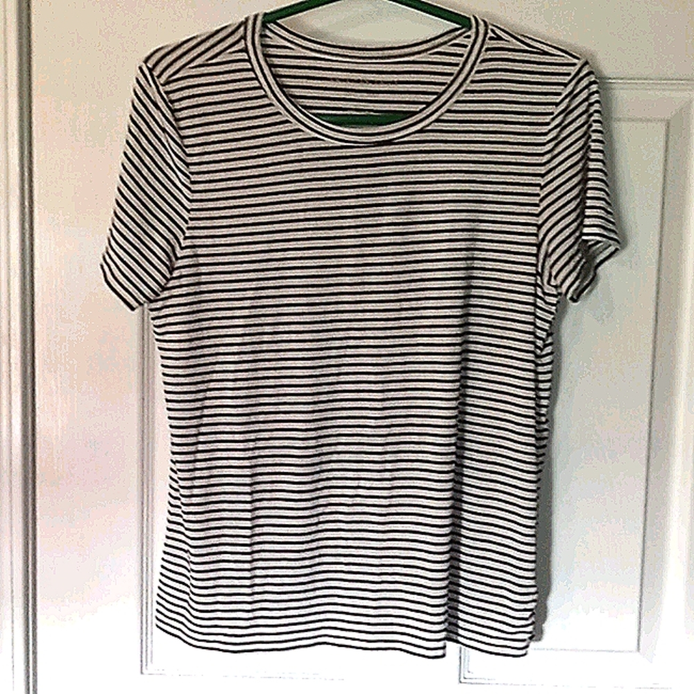 American Eagle Stripped T-Shirt Size M